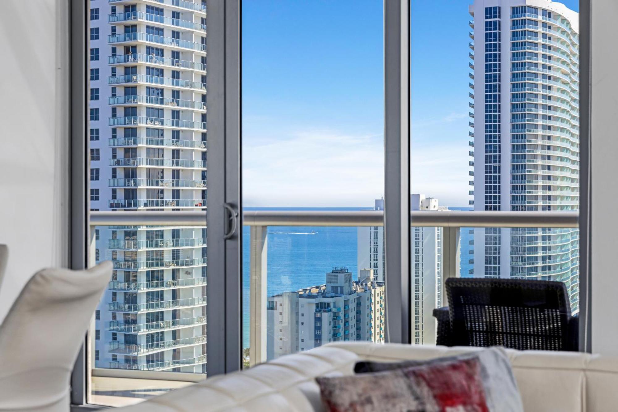 Resort-Style Living With Direct Ocean Views - 3Br Beauty Plaja Hallandale Exterior foto